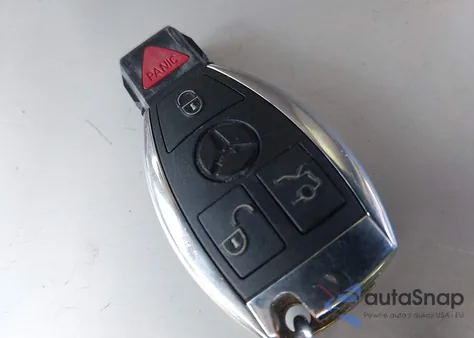 2011 Mercedes-Benz C 300 Luxury/Sport z USA, uszkodzony, nr VIN WDDGF5EB2BR147025